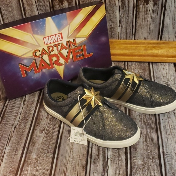 sneakers captain marvel
